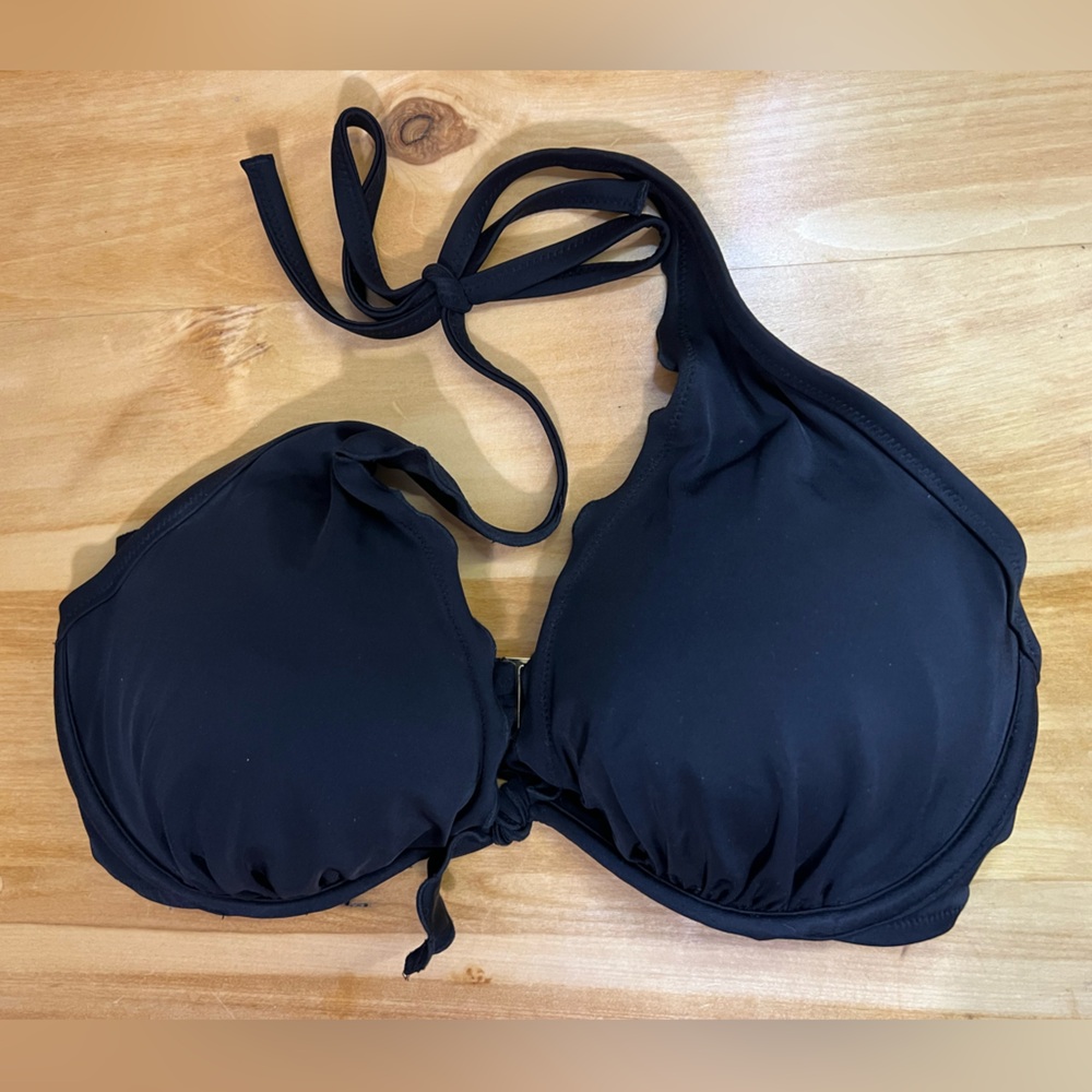 Women’s Victoria Secret padded Ruffled Bikini Top. 34DD🖤